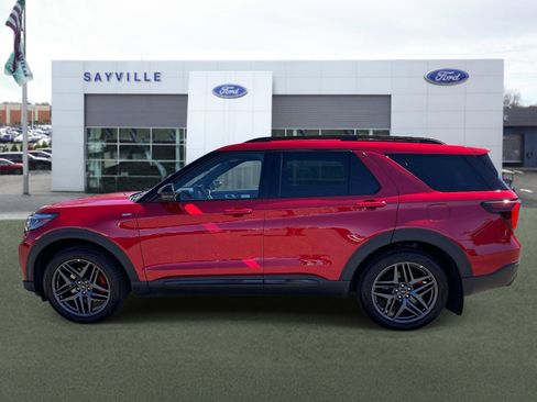 Used 2025 Ford Explorer ST-Line w/ ST-Line Street Pack AWD/4WD image 2