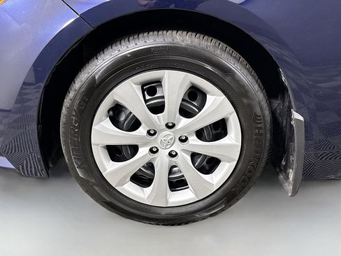 Used 2025 Toyota Corolla LE FWD image 37