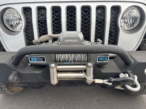 Used 2023 Jeep Gladiator Rubicon w/ Cold Weather Group AWD/4WD image 11