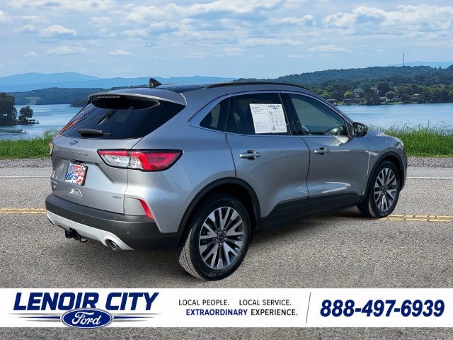 Certified 2022 Ford Escape Titanium w/ Class II Trailer Tow Package FWD image 3