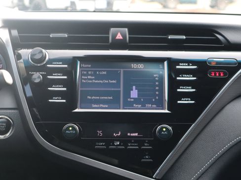 Used 2018 Toyota Camry SE w/ Convenience Package image 13