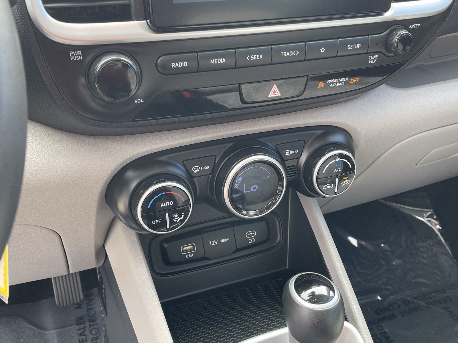 Used 2023 Hyundai Venue SEL FWD image 25