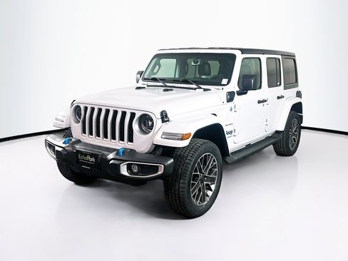 Used 2023 Jeep Wrangler Unlimited Sahara w/ Cold Weather Group AWD/4WD image 3