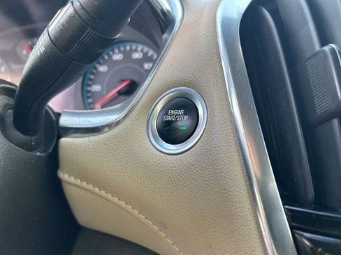 Used 2022 Chevrolet Traverse LS image 18