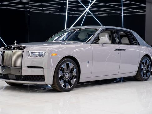 Used 2023 Rolls-Royce Phantom Sedan w/ The Phantom Package image 3