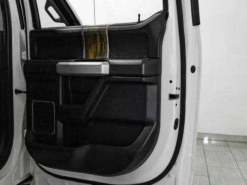 Used 2019 Ford F150 Lariat image 39