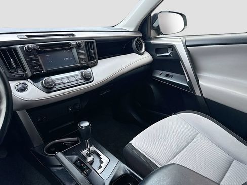 Used 2017 Toyota RAV4 XLE AWD/4WD image 21