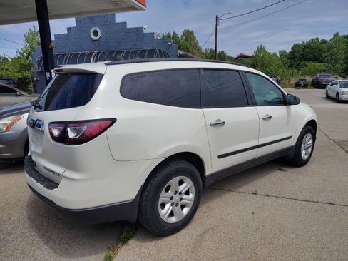 Used 2014 Chevrolet Traverse LS FWD image 3