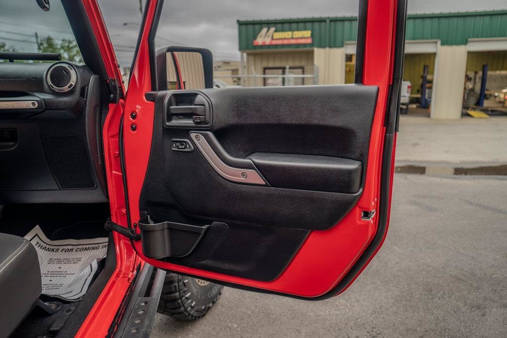 Used 2016 Jeep Wrangler Unlimited Rubicon w/ Connectivity Group AWD/4WD image 24