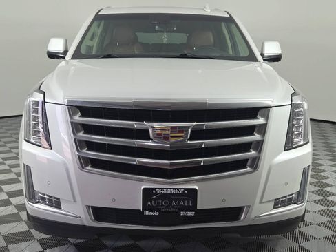Used 2017 Cadillac Escalade ESV Premium Luxury AWD/4WD image 2