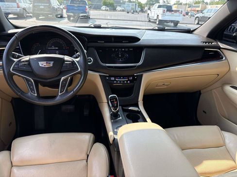 Used 2017 Cadillac XT5 Luxury w/ Driver Awareness Package FWD image 9