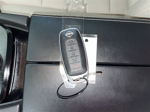 Certified 2024 Nissan Rogue SL image 33