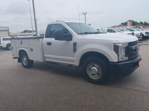 Used 2019 Ford F250 2WD Regular Cab Super Duty image 3