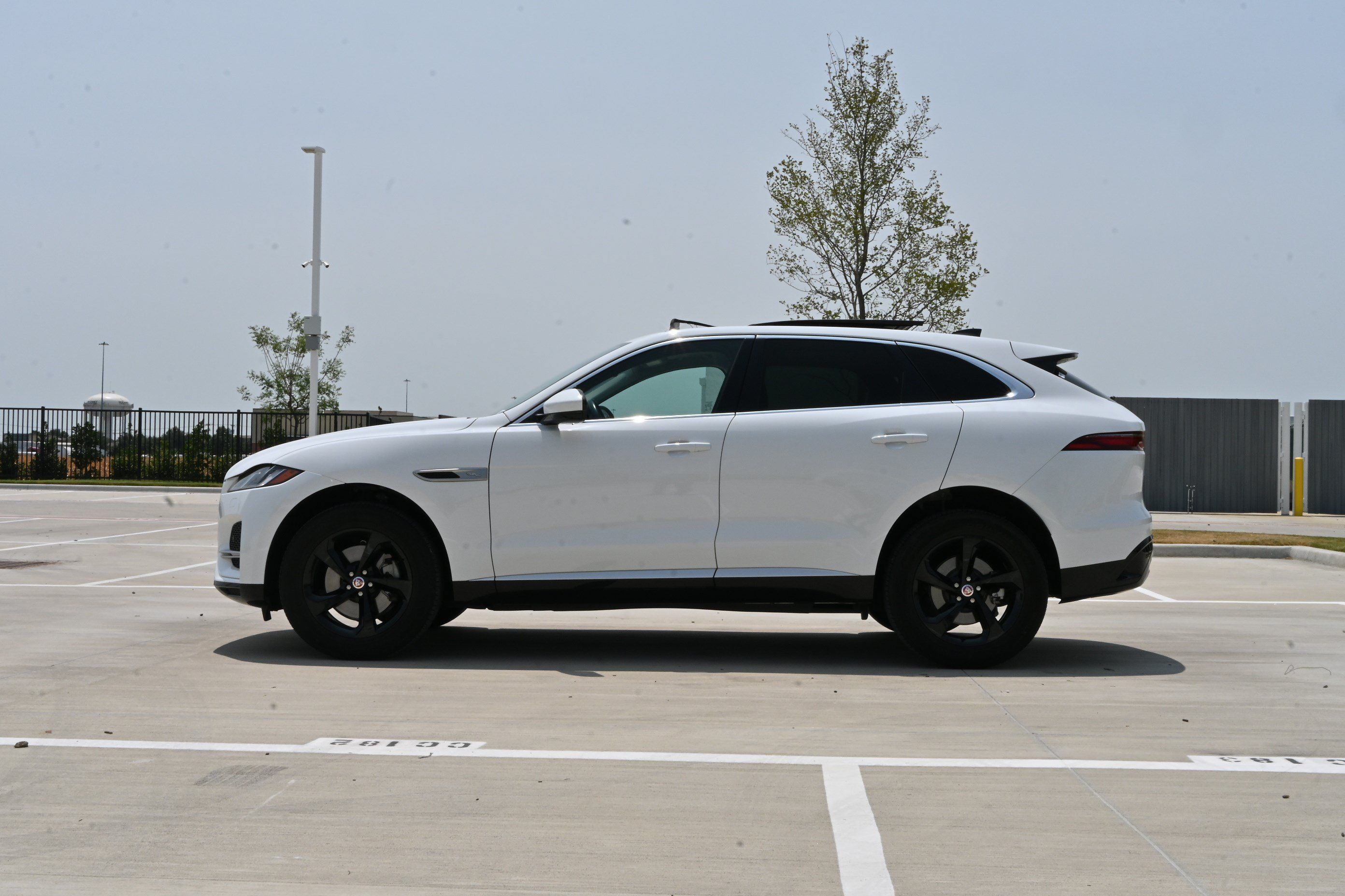 Used 2022 Jaguar F-PACE AWD/4WD image 6