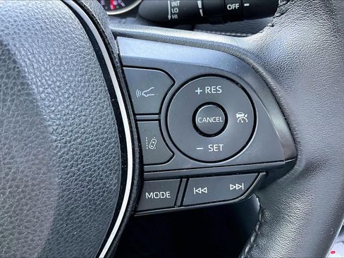 Used 2022 Toyota RAV4 XLE Premium image 22