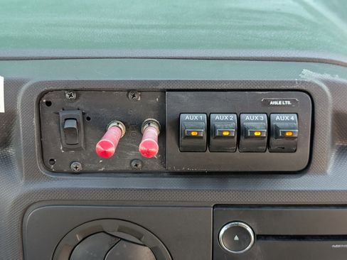 Used 2010 Ford E-450 and Econoline 450 Super Duty image 21