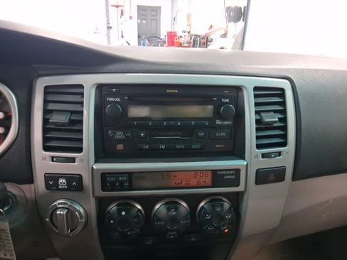 Used 2005 Toyota 4Runner SR5 AWD/4WD image 23