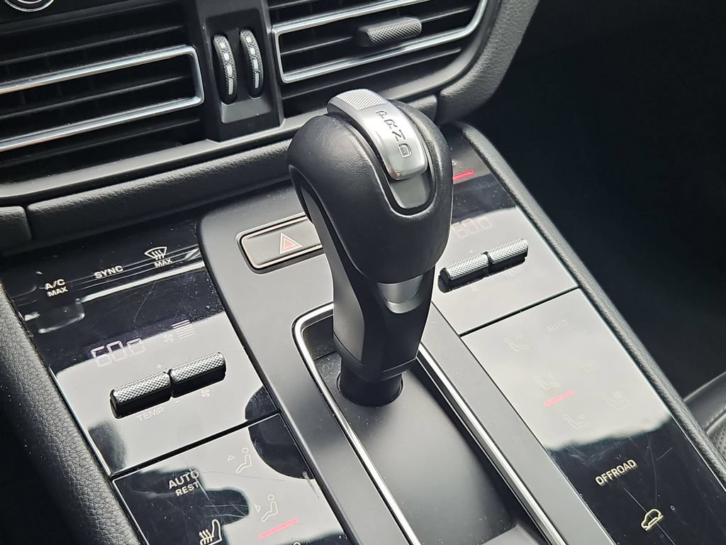 Used 2024 Porsche Macan AWD/4WD image 27