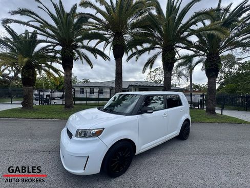 Used 2009 Scion xB FWD image 2