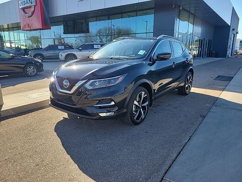 Used 2022 Nissan Rogue Sport SL w/ Premium Package image 3