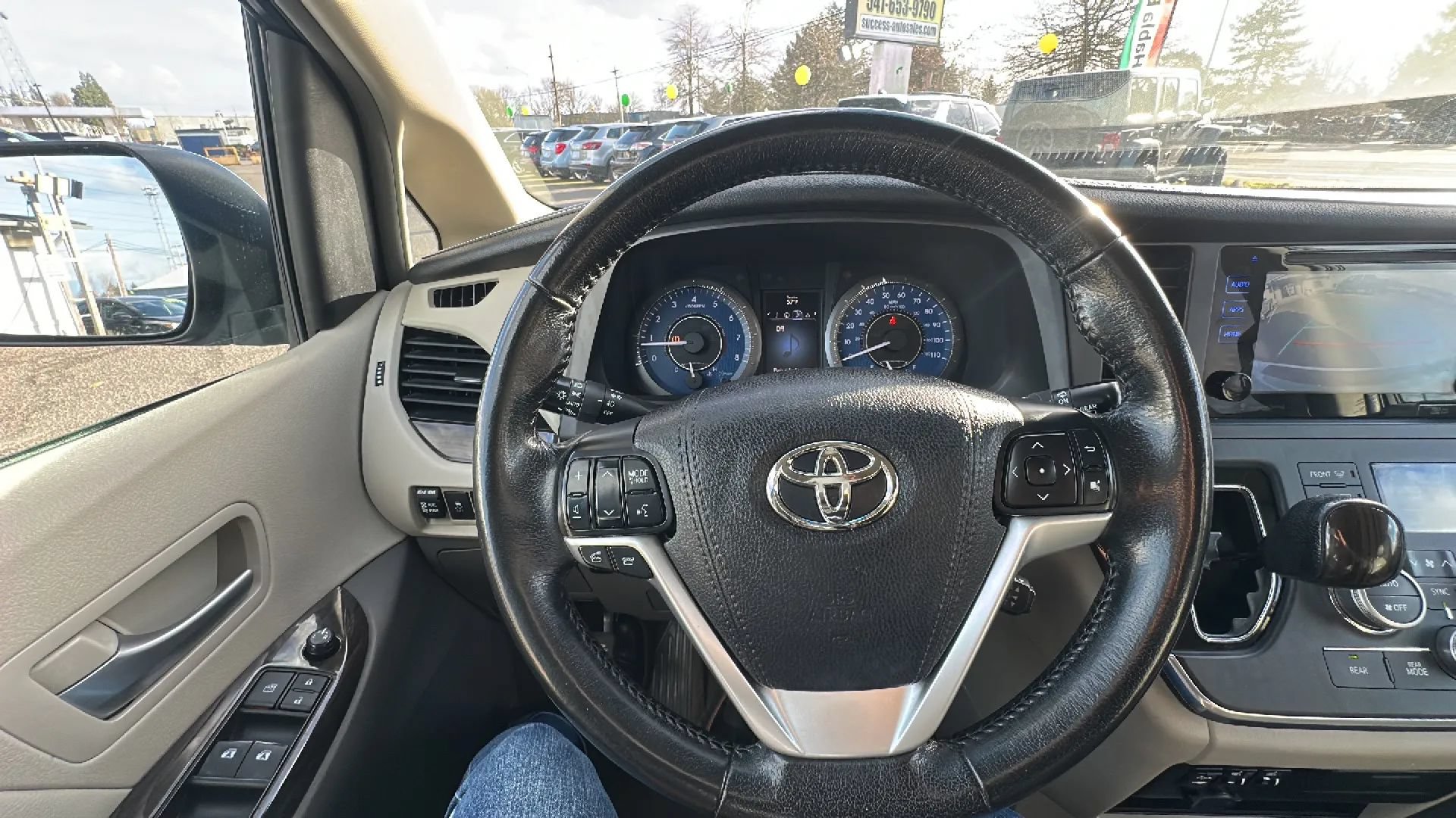 Used 2017 Toyota Sienna XLE Premium AWD/4WD image 17