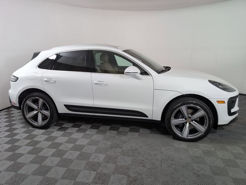 Used 2025 Porsche Macan image 9