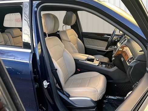 Used 2016 Mercedes-Benz GL 550 4MATIC image 30