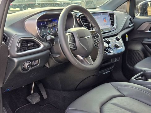 New 2026 Chrysler Pacifica Select FWD image 13
