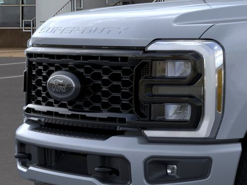 New 2026 Ford F250 Lariat w/ Black Appearance Package AWD/4WD image 17
