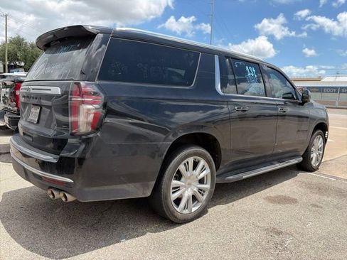 Used 2023 Chevrolet Suburban High Country w/ Advanced Technology Package AWD/4WD image 4