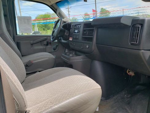 Used 2017 Chevrolet Express 3500 RWD image 16