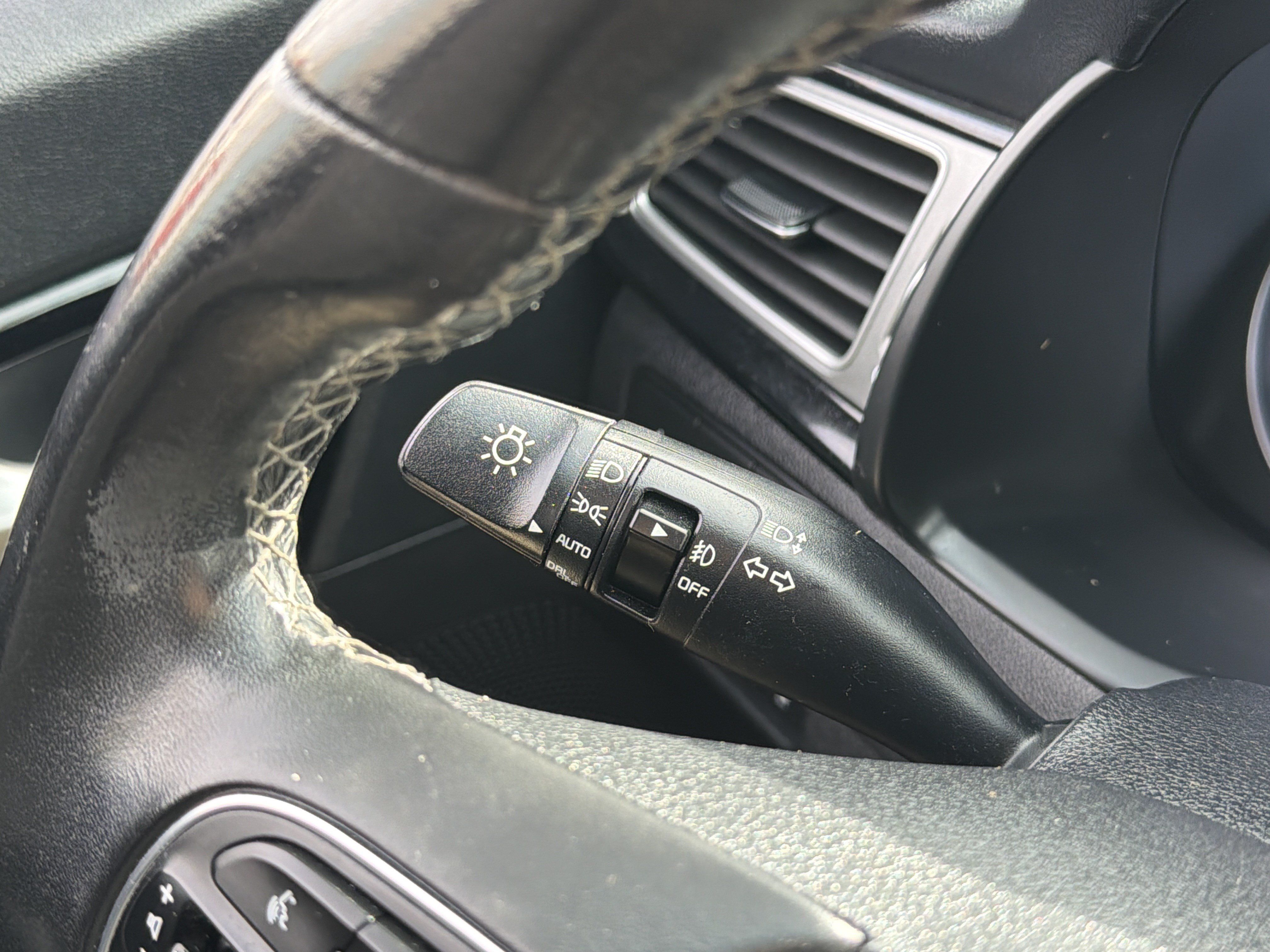 Used 2018 Kia Niro EX FWD image 16