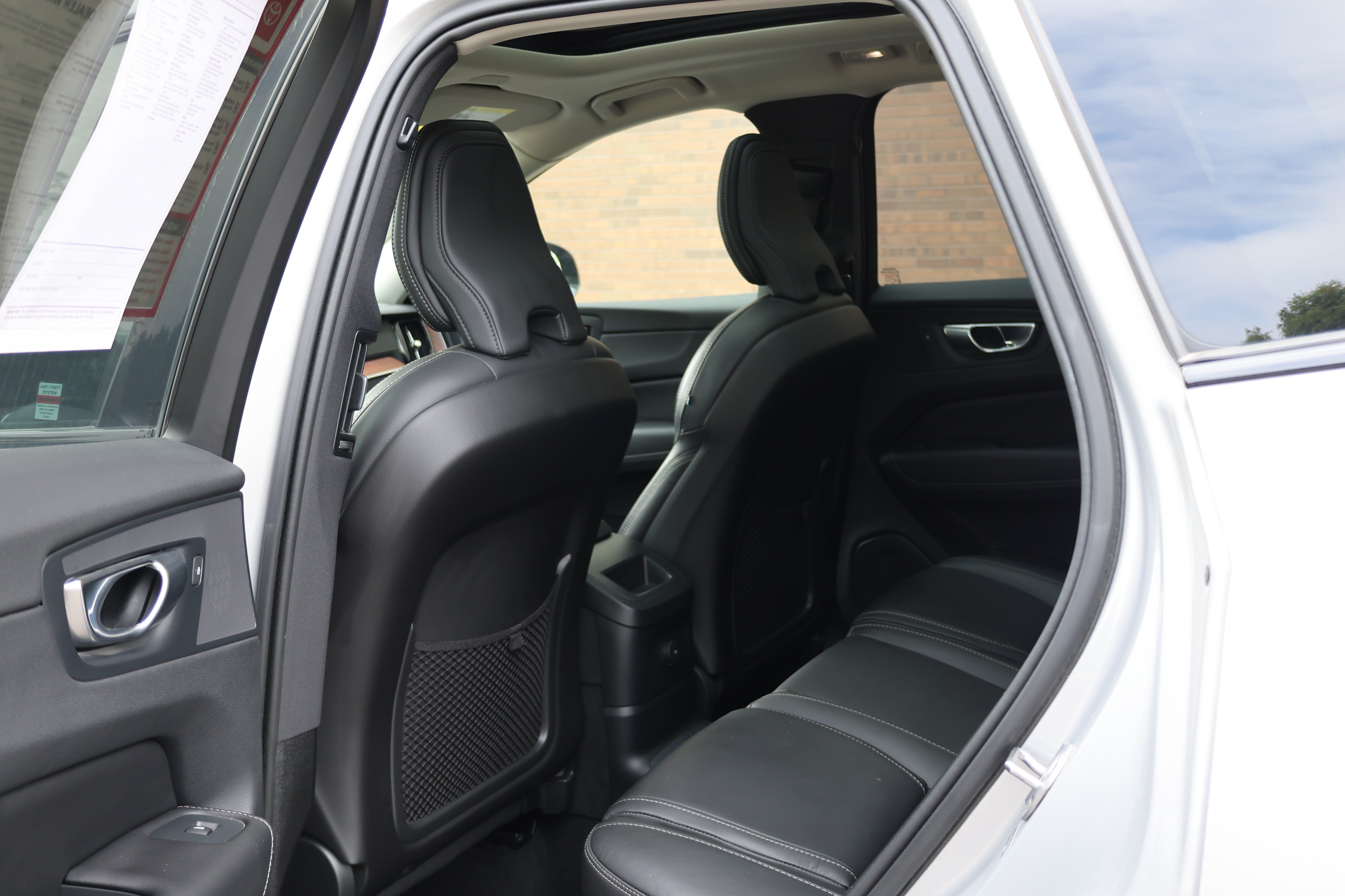 Used 2024 Volvo XC60 T8 Ultimate AWD/4WD image 17
