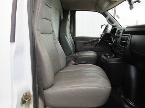 Used 2022 GMC Savana 3500 Extended w/ Power Convenience Package image 13