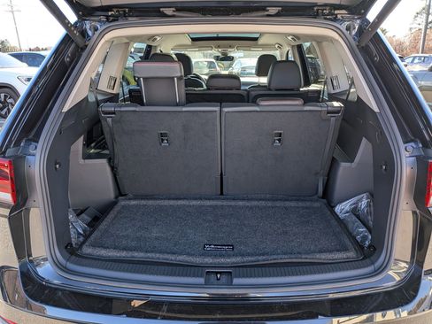 Used 2025 Volkswagen Atlas Peak Edition SE image 32