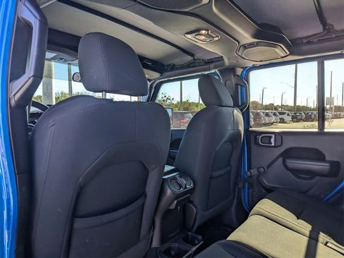 Used 2021 Jeep Gladiator Sport image 18