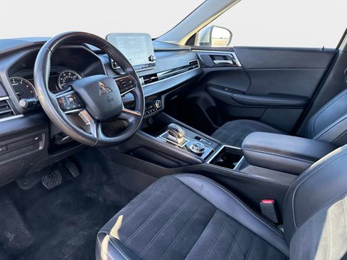 Used 2024 Mitsubishi Outlander SE image 34