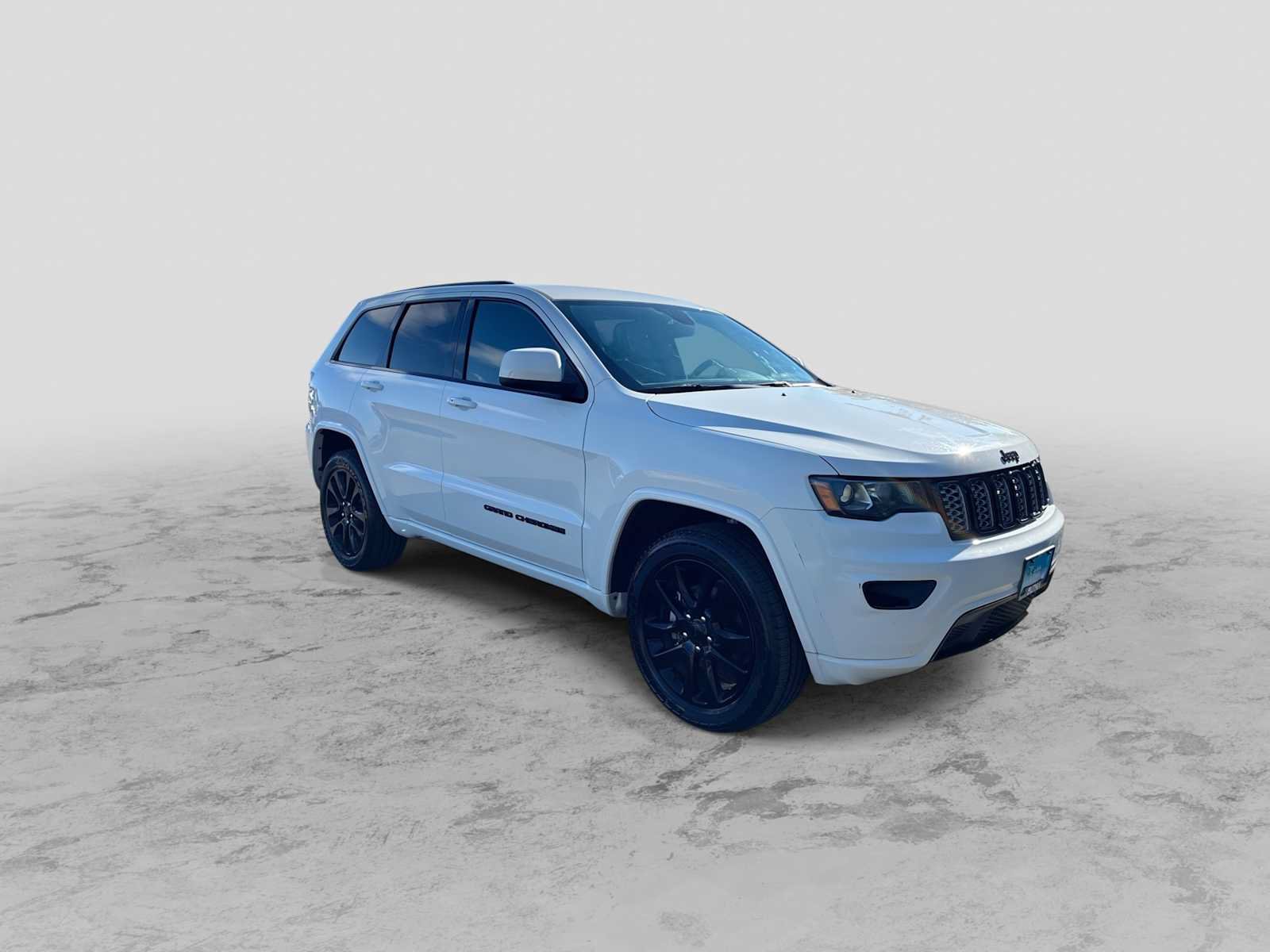 Used 2018 Jeep Grand Cherokee Altitude AWD/4WD image 2