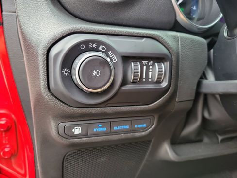 Used 2022 Jeep Wrangler Unlimited Sahara w/ Cold Weather Group image 26