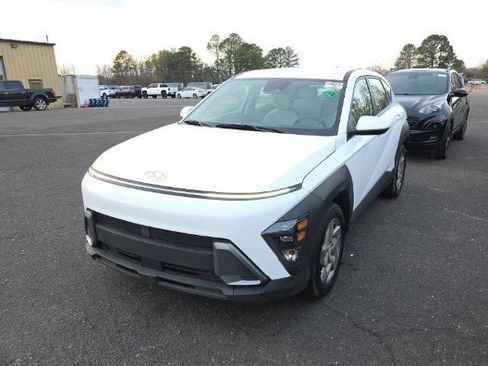 Used 2024 Hyundai Kona SE image 2