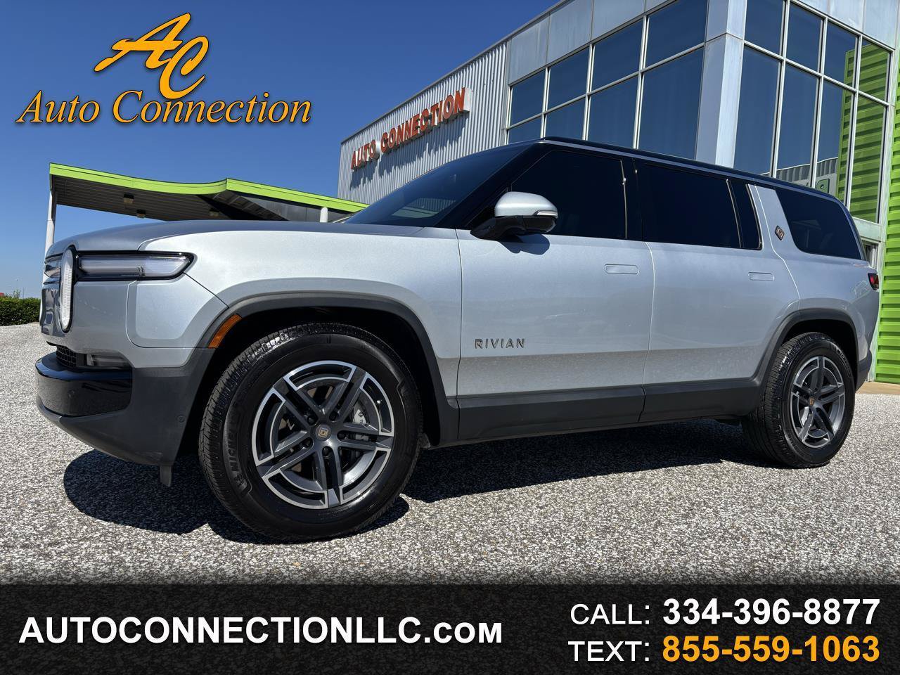Used 2025 Rivian R1S Adventure Dual AWD/4WD image 1