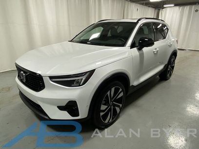 Used 2025 Volvo XC40 B5 Plus