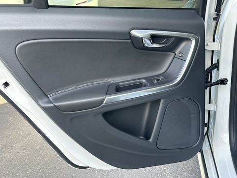 Used 2018 Volvo V60 T5 Cross Country w/ Convenience Package image 19