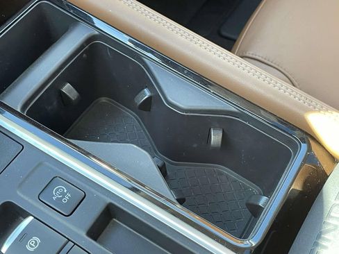 Used 2024 Nissan Pathfinder Platinum image 29