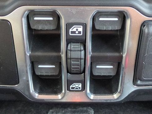 Used 2023 Jeep Wrangler Unlimited Sahara AWD/4WD image 22