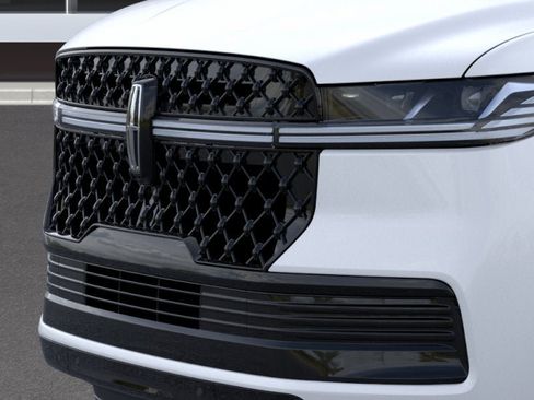 New 2026 Lincoln Navigator L Black Label AWD/4WD image 17