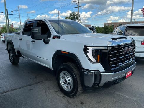 Used 2024 GMC Sierra 2500 Pro AWD/4WD image 3