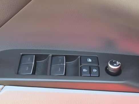 Used 2022 Toyota Camry XLE image 25