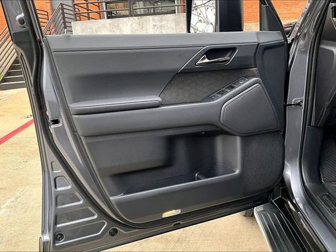 Used 2025 Lexus GX 550 w/ Accessory Package (2T) image 24