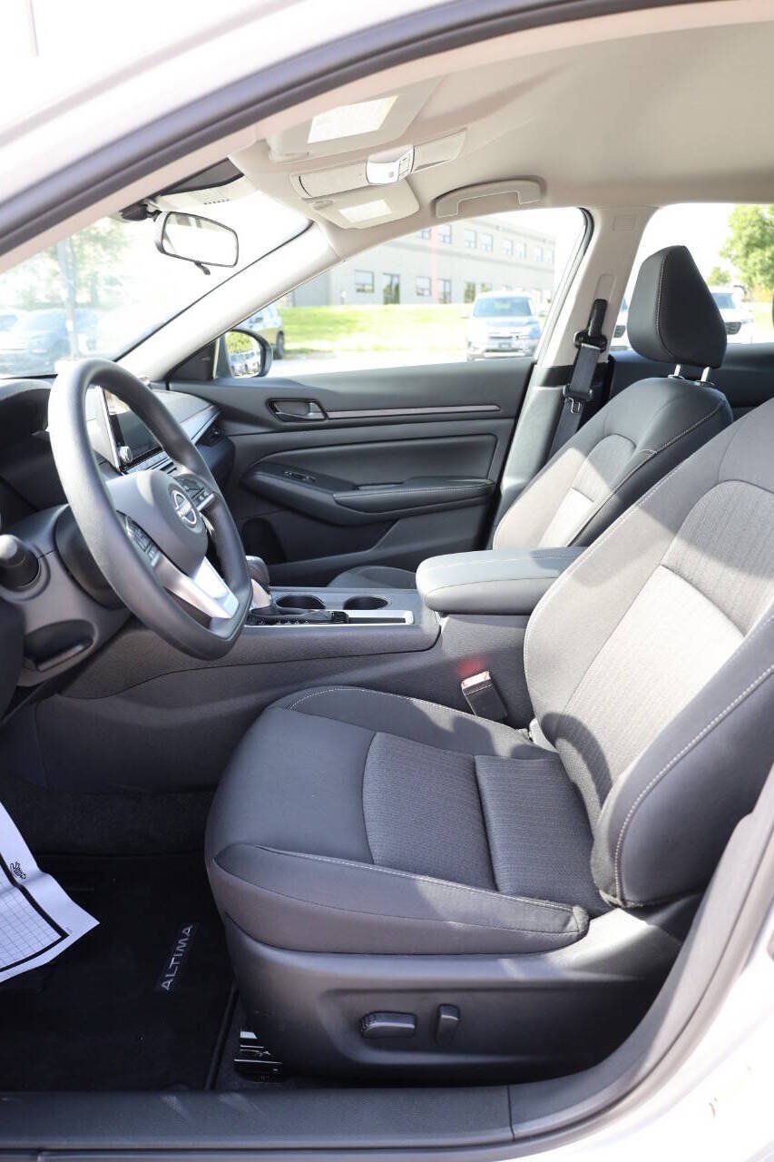 Used 2026 Nissan Altima 2.5 SV FWD image 13